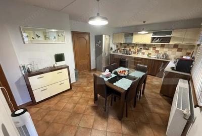 Casă cu Teren 1000 Mp în Central - 1