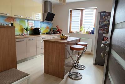 Casă cu 7 camere cu Teren 270 Mp în Lumina - 11