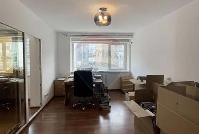 Apartament cu 4 camere decomandat în P-ța Victoriei - 9