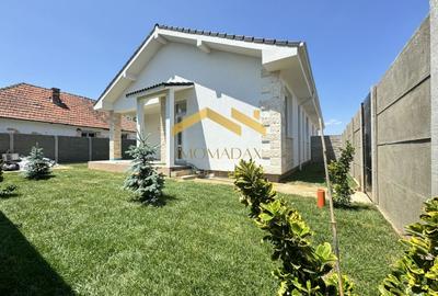 Duplex cu 3 camere cu Canalizare în Bucovăț (Remetea Mare)