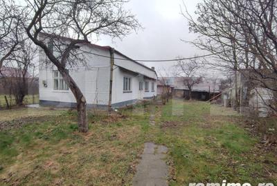 Casă cu 3 camere cu Teren 1500 Mp în Rădăuți - 1
