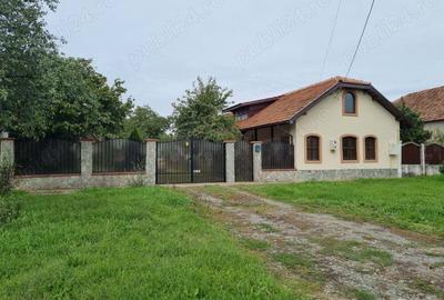 Vand casa cu gradina, 3 camere, baie, bucatarie, terasa. VINGA - ARAD - 1