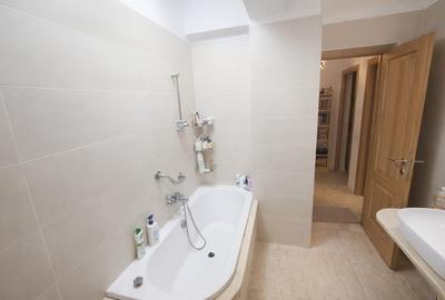 Apartament cu 3 camere semidecomandat în Colentina