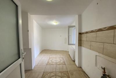 Apartament cu 4 camere decomandat în Central - 3