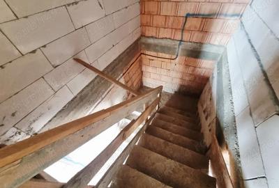 Casă cu 5 camere în Central