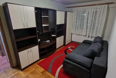Apartament cu 3 camere semidecomandat în Intim