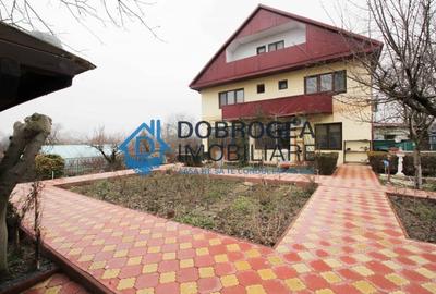 Casă individuală cu 7 camere cu Canalizare în Vest