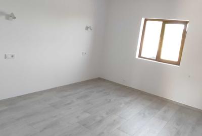 Casă cu 4 camere în Ungureni - 15