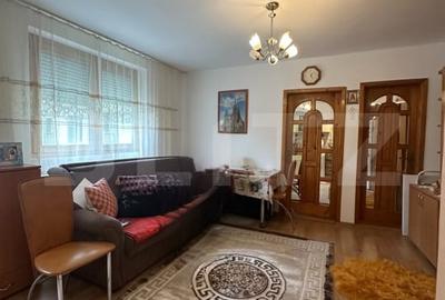 Apartament cu 2 camere semidecomandat, mobilat în Decebal