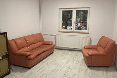 Apartament cu 4 camere decomandat, mobilat în Vitan