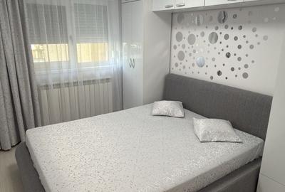 Apartament cu 3 camere decomandat în Exterior Vest