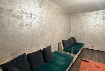 Apartament cu 2 camere decomandat în CET - 10