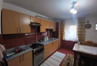 Apartament cu 3 camere decomandat, mobilat în Burdujeni - 1