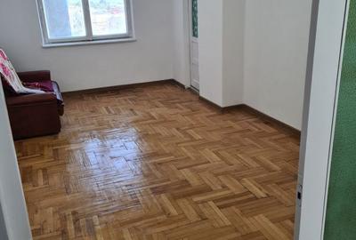 Apartament cu 3 camere decomandat în Buhuși - 6