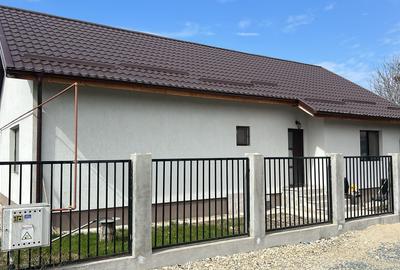 Casă individuală cu 4 camere cu Canalizare în Central - 2