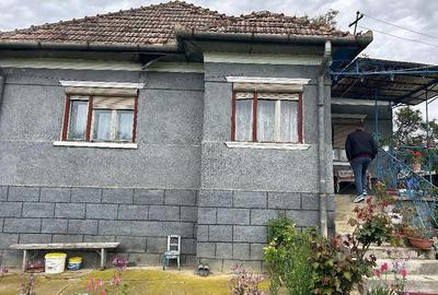 Casă cu 2 camere cu Teren 650 Mp în Pata - 1