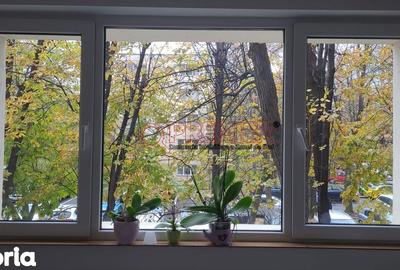 Apartament cu 2 camere semidecomandat în Berceni