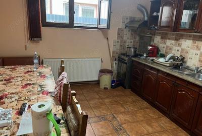 Casă cu 6 camere în Mărunței - 10