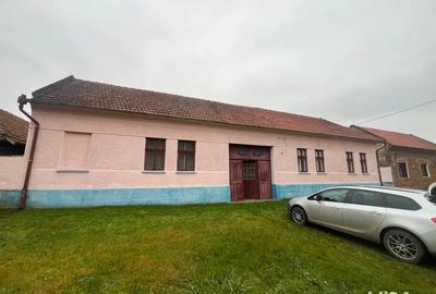 Casă cu 5 camere cu Teren 1439 Mp în Sintești - 1