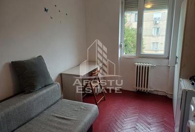 Garsoniera la etaj intermediar, situata in zona Take Ionescu - 2