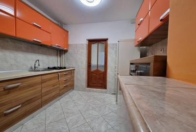 Zona Neagoe Voda- Martiri- 2 camere decomandate- ETAJ 1- bloc din 1989 Zona Neagoe Voda- Martiri- 2 camere decomandate- ETAJ 1- bloc din 1989 - 3