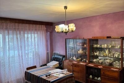 Apartament 3 camere,decomandat,confort 0,centrala pe gaz,necesita imbunatatiri.