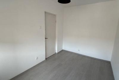 Apartament de vânzare - 4