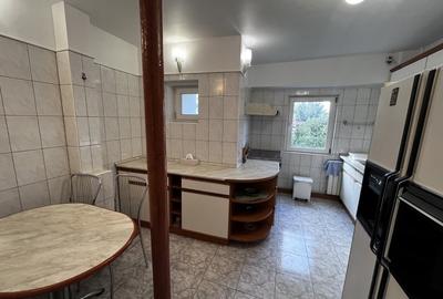 Apartament cu 3 camere semidecomandat, mobilat în P-ța Victoriei - 5