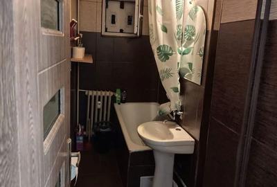 Apartament cu 3 camere decomandat în Valea Rosie