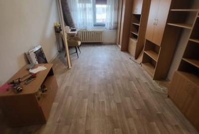 Apartament cu 3 camere decomandat în Rahova