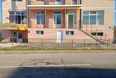 Spațiu comercial, de 60 mp, în Central - 3