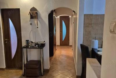 Apartament 4 camere, etaj 3 3, zona Policlinica 2 - 3