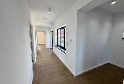 Casa / Vila cu 4 camere de vanzare in zona Nord Casa / Vila cu 4 camere de vanzare in zona Nord - 7