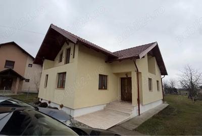 Casă cu 3 camere cu Teren 29 Mp în Colțirea