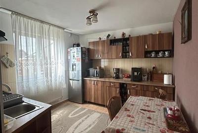 Sanmihaiul Roman- mobilata si utilata- strada asfaltata-4 camere- bucatarie de v - 1