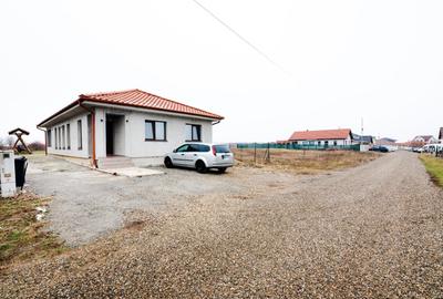 Casă individuală cu 4 camere cu Canalizare în Central - 1