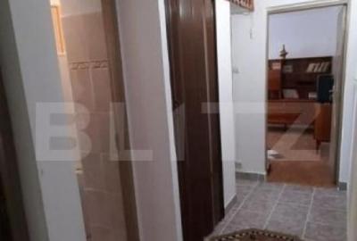 Apartament cu 3 camere semidecomandat, mobilat în Micro 5