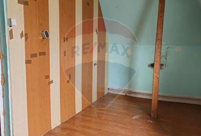 Casă cu 5 camere cu Teren 1882 Mp în Crevedia - 10