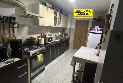 Apartament cu 3 camere decomandat în Traian
