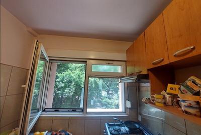 B-Dul Alexandru Obregia,bl.reabilitat, et.1/9,geam la baie,Liber - 4