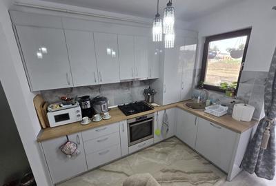 Gradina proprie. Mobilat si utilat complet. 2 Bai. Aproape de Eso. - 6