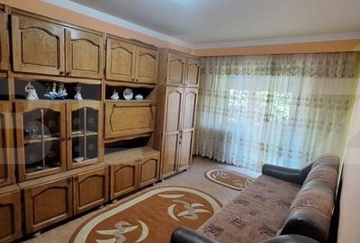 Apartament 2 camere , cu 2 balcoane si pivnita , zona Micro 17