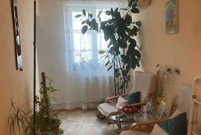 Apartament cu 3 camere decomandat în Far - 2