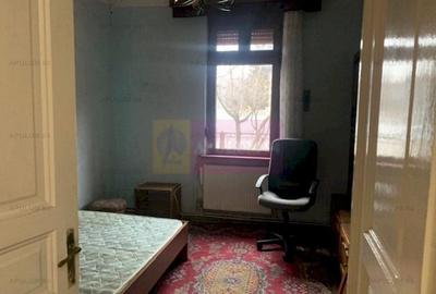 Casă individuală cu 3 camere semidecomandat cu Canalizare în Floreasca - 6