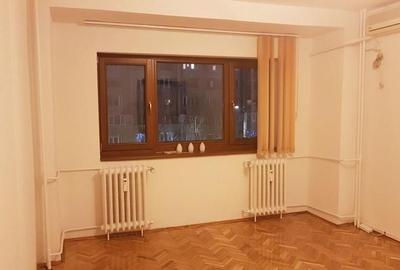 Apartament cu 3 camere decomandat în Decebal