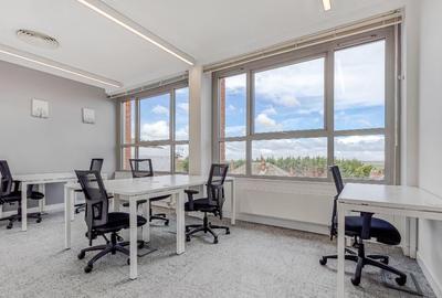 Spa?iu de birou tip open-plan pentru 10 persoane in Regus Hermes