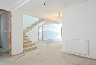 Apartament cu 4 camere semidecomandat în Schei - 13