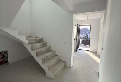 Casă cu 4 camere cu Teren 375 Mp în Central - 3