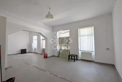 Casă cu 2 camere cu Teren 306 Mp în Central - 11
