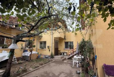 Casă cu 6 camere cu Teren 300 Mp în Central